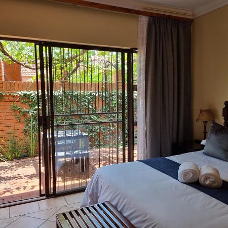 Camelia Guest House Bloemfontein Buitenkant foto