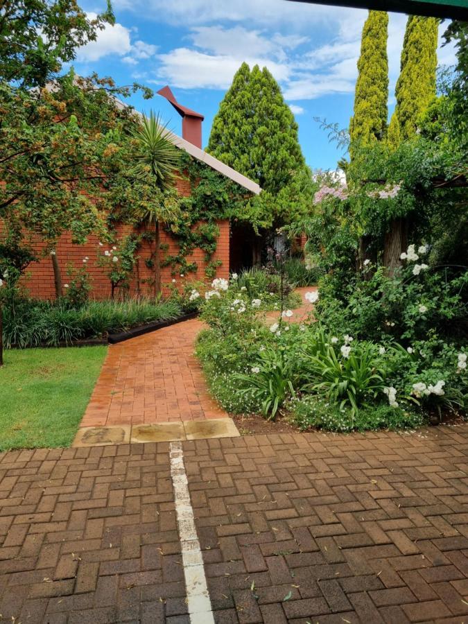 Camelia Guest House Bloemfontein Buitenkant foto
