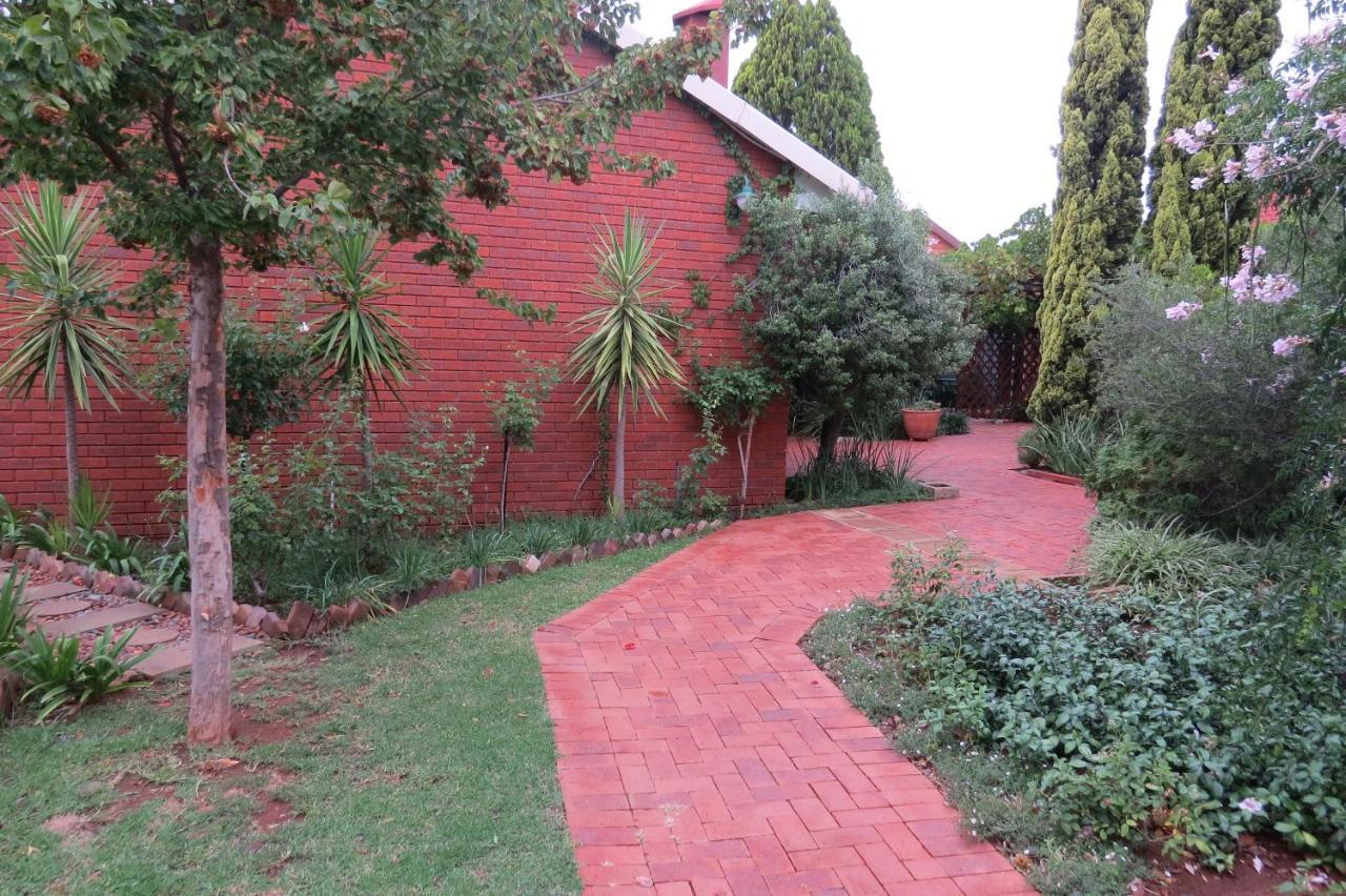 Camelia Guest House Bloemfontein Buitenkant foto