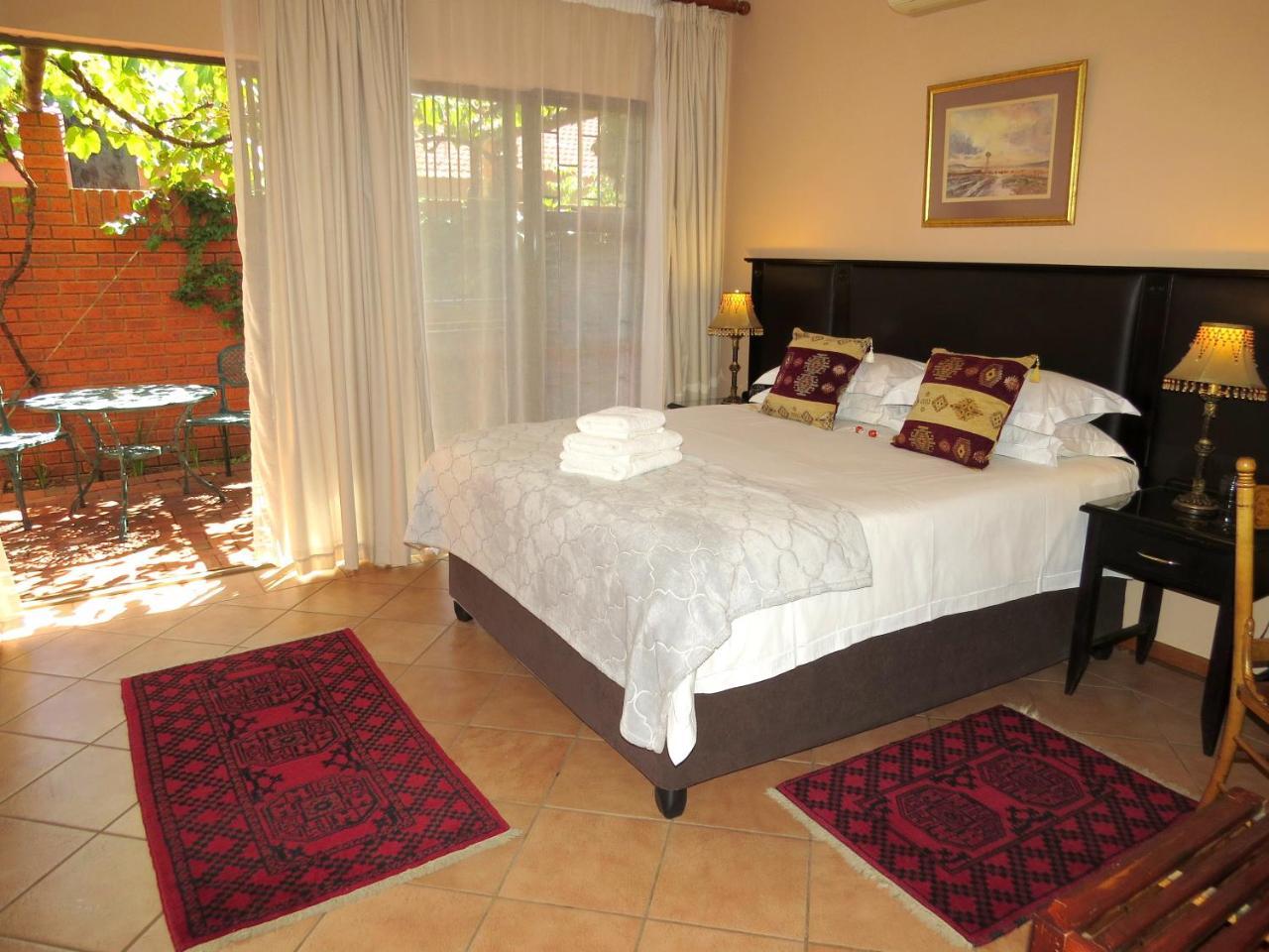 Camelia Guest House Bloemfontein Buitenkant foto