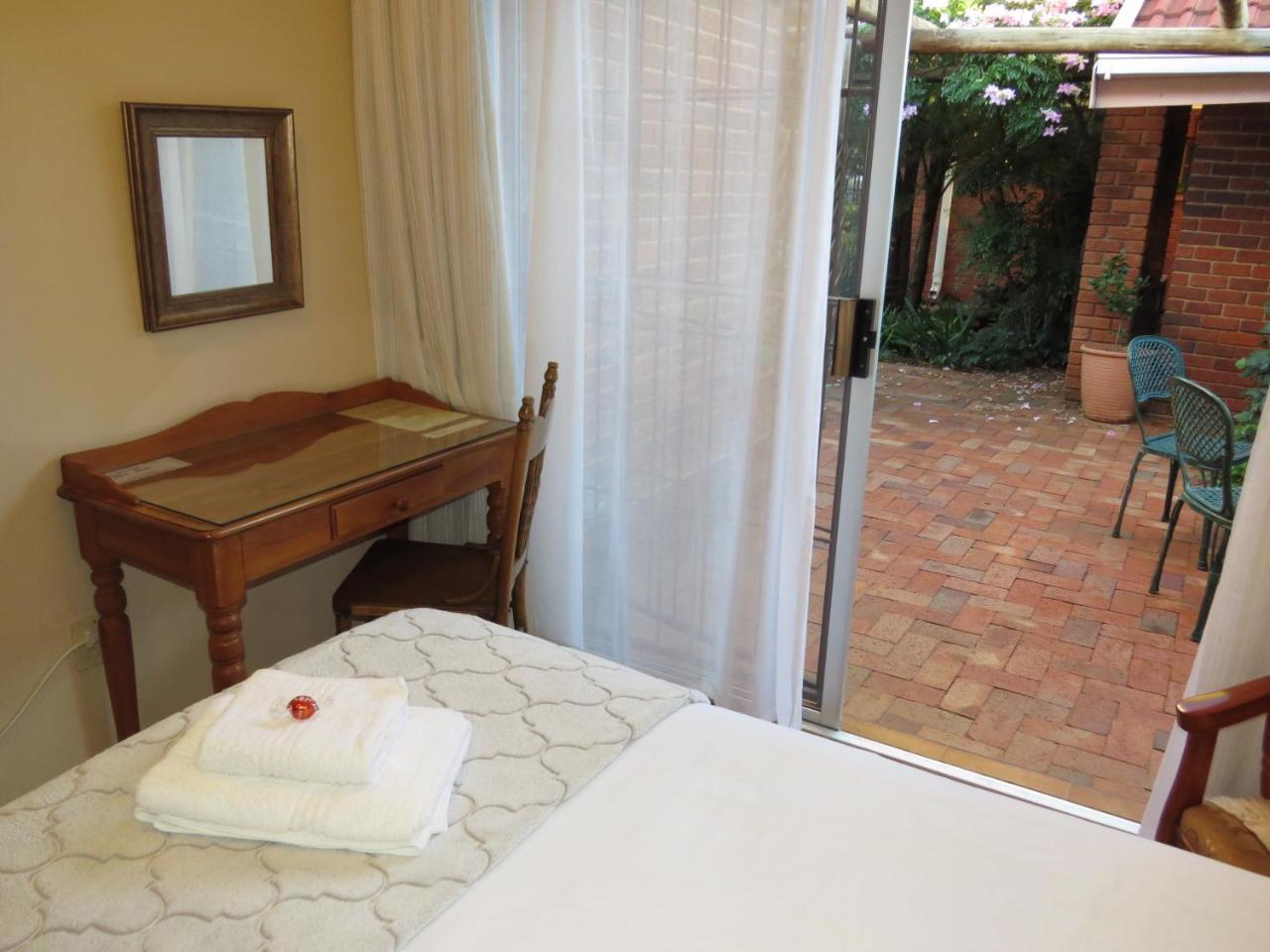 Camelia Guest House Bloemfontein Buitenkant foto